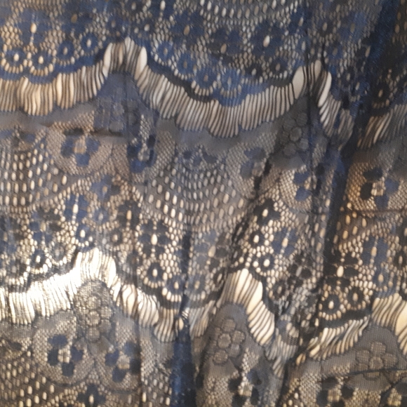 GUC Peppermint Lace Trapeze Top - Picture 3 of 6